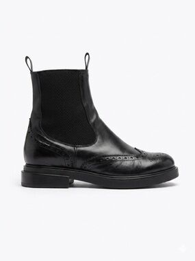 Gravity Pope Black Leather Brogue Chelsea Boots Chunky Lug Sole Sz 40 / 9.5